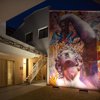 Mythic Valencia (16 Carrer del Poeta Monmeneu Número 16, bajo 46009 Valence)