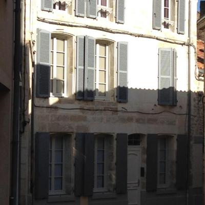 Appartements d'hôtes Santa Giulia (8 Rue du Petit Saint Jean 79000 Niort)