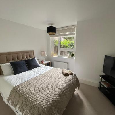 Peaceful & Modern Double Bedroom With Garden View (3 ALL SAINTS COURT Prince of Wales Drive SW11 4BU Londres)