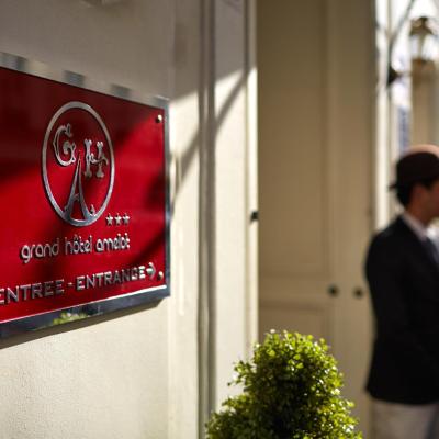 Grand Hôtel Amelot (54 rue Amelot 75011 Paris)