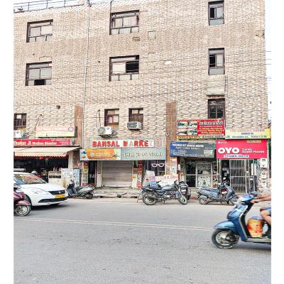 Toran Guest House By WB Inn (Balkeshwar Road Shop No 1,2 & 3 N.N No 33A/1 Balkeshwar Road, Mauja Ghatwasan, Agra India. 282004 Agra)