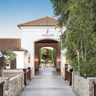 Pine Cliffs Residence, a Luxury Collection Resort, Algarve (Praia da Falesia, Pinhal do Concelho 8200-593 Albufeira)