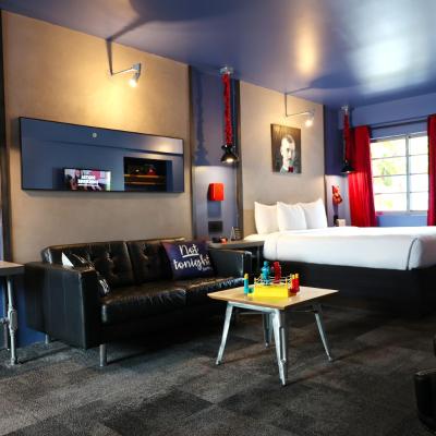 Hotel Gaythering - Gay Hotel - All Adults Welcome (1409 Lincoln Road FL 33139 Miami Beach)