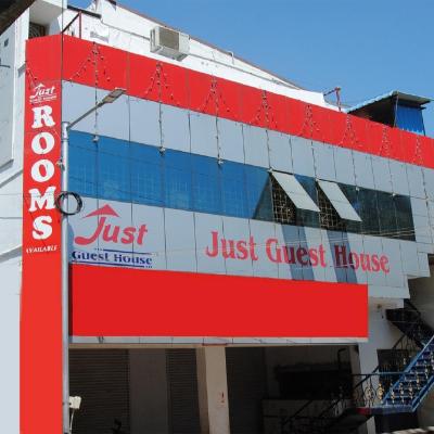 Just Guest House, Chennai Airport (No 3, Veeramamunivar Street, Palavanthangal, Nanganallur 600114 Chennai)