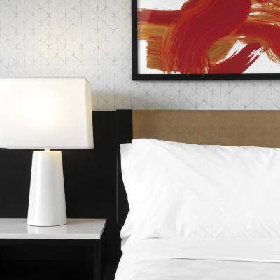 Holiday Inn - Chicago Dwtn - Wolf Point, an IHG Hotel (350 W Wolf Point Plaza 60654 Chicago)