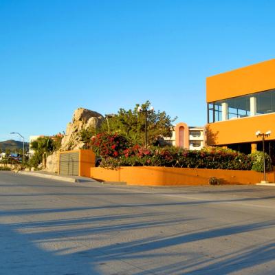 Sunrock Hotel & Suites (km 5.5 Carr. Transpeninsular, Colonia  Misiones del Cabo 23455 Cabo San Lucas)