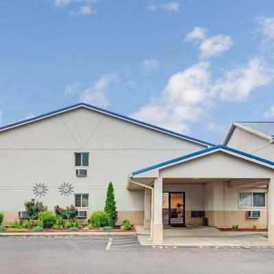 Super 8 by Wyndham Indianapolis Emerson (4530 South Emerson Avenue IN 46203 Indianapolis)