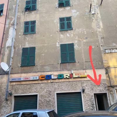 una stanza in un appartamento (51 Via Celesia 16161 Gênes)