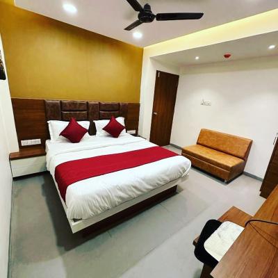 HOTEL EAGLE INN, NARODA (Hotel eagle inn, 1st floor, ashirwad avenue, opp shalby hospitals, haridarshan chowk 382330 Ahmedabad)