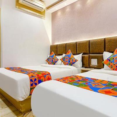 Hotel New Deepak (Opp. St. Joseph School, N.H.Road, Plot No 5 Shandhurst Road Dongri 400009 Mumbai)
