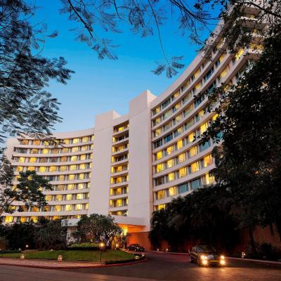 Marriott Executive Apartment - Lakeside Chalet, Mumbai (# 2 & 3B, Near Chinmayanand Ashram, Powai 400087 Mumbai)