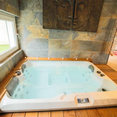 Ô Balinais mini villa avec spa et piscine privatif (14 Montée Chantecler 13011 Marseille)