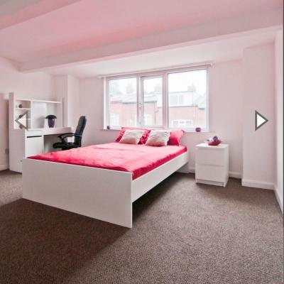 Budget Double Room Close to Leeds University and City centre (66 Manor Drive LS6 1DD Leeds)