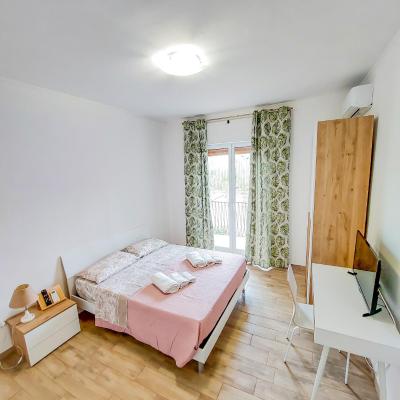 Metro Guest House (Viale Cavalleggeri D'Aosta 4 80124 Naples)
