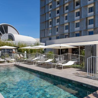 AC Hotel by Marriott Marseille Prado Vélodrome (4 allee Marcel Leclerc 13008 Marseille)