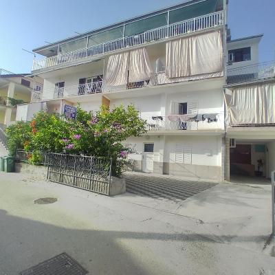 Guest house Milic (Dmine Papalica 8 21300 Makarska)