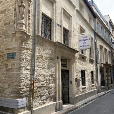 Hôtel Le Médiéval Palais des Papes (15 rue Petite Saunerie 84000 Avignon)