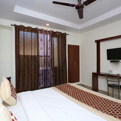 OYO Hotel Repose Villa Near Gurudwara Shri Bangla Sahib (2659/60,  Gali No-8,  China Mandi,  Paharganj (near Delhi Railway Station) 110055 New Delhi)