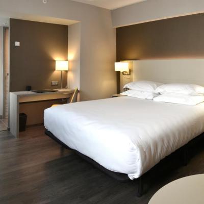 AC Hotel by Marriott Marseille Prado Vélodrome (4 allee Marcel Leclerc 13008 Marseille)