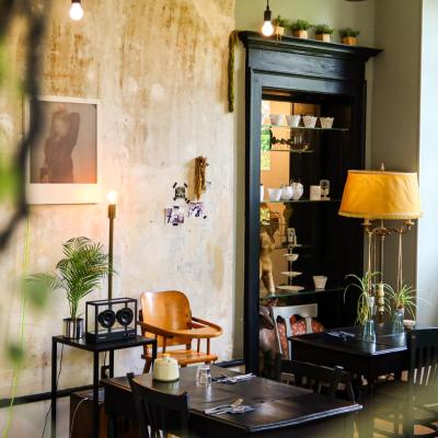 Le Boutik Hotel (entrée par la rue de la providence 2 Rue des Marquisats 74000 Annecy)