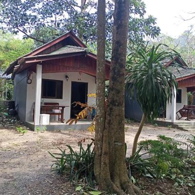 Maleeya garden guest house (8/12 ม.4 ซอยเกิดมณี ต.เกาะช้าง อ.เกาะช้าง จ.ตราด 23170 23170 Koh Chang)