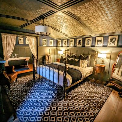 Photo Sheddington Manor - 2 Bedroom Guest House & Cinema
