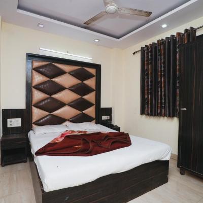 Hotel A V International (3636, Tel Mandi Chowk, OPP-New Delhi Railway Station gate no-2, Paharganj 110055 New Delhi)