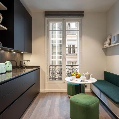 The very central location allows you to go everywhere in Paris in 30 minutes (59 Rue Pierre Charron 75008 Paris)