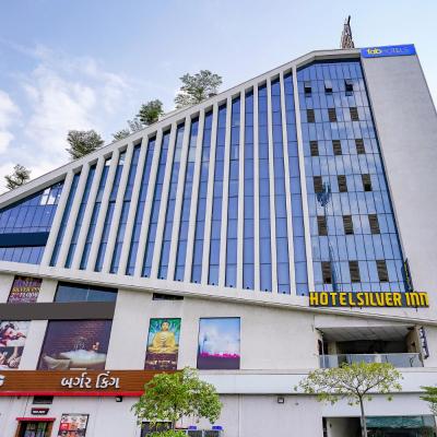 FabHotel Silver Inn (2nd Floor, Atishay Prism, Tapovan Circle, Visat-Gandhinagar Highway, 380005 Ahmedabad)