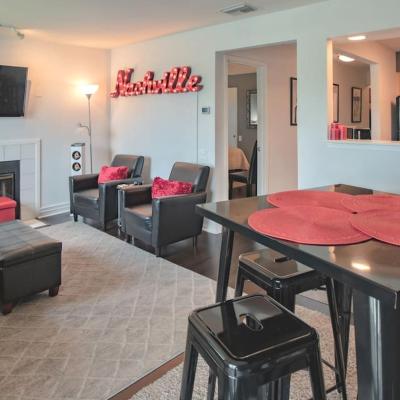 NEW LISTING! GORGEOUS Downtown Nashville Walk to ALL On the RIVER #3 (832 1st Avenue North TN 37201 Nashville)