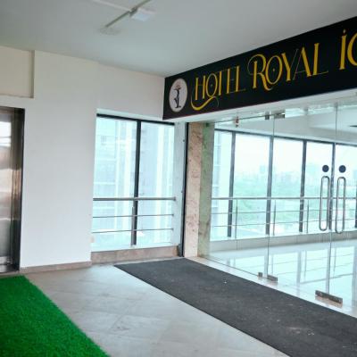 Hotel Royal Ican Sindhu Bhavan Road (6Th Floor , Magnifico Complex, Above Naturals Icc Cream , Opp. Avlon Hotel ,Bajrang Supar Market To Thaltej Gam Road Sindhu Bhavan - Bodakdev , Ahmedabad 380059 Ahmedabad)