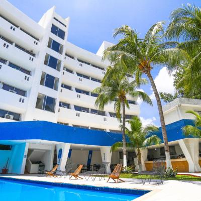 Hotel Caribe Internacional Cancun (Avenida Yaxchilan y Sunyaxchen 36 y 37 Colonia Centro S.M. 24 Manzana 22 77509 Cancún)