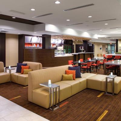 Courtyard by Marriott London (864 Exeter Road N6E 1L5 London)