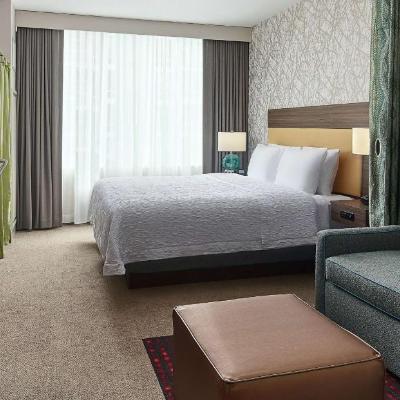 Home2 Suites By Hilton Chicago McCormick Place (123 East Cermak, Suite 200    IL 60616 Chicago)