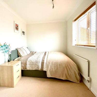 Double Room in Cosy Quiet Home - House Shared with One Professional (23 Morley Close BS34 6SE Bristol)
