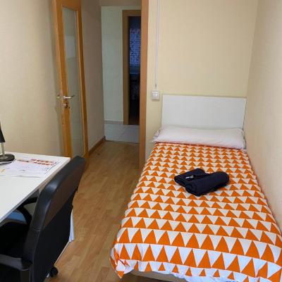 Room in Guest room - H Individual In Reformed Residence has wifi center num201 (19 San Basilio Street 28026 Madrid)