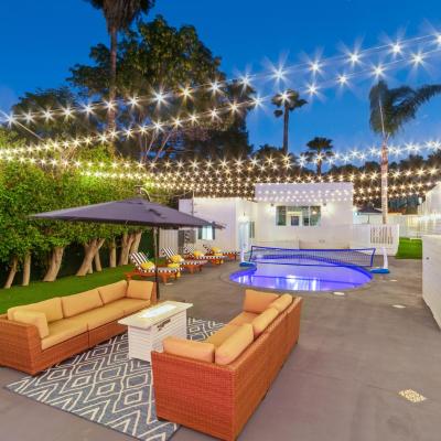 Studio City Contemporary Villa with Pool Sleeps 10 (3763 Lankershim Boulevard CA 90068 Los Angeles)