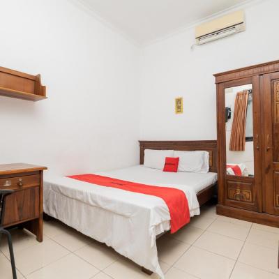 RedDoorz At Nginden Surabaya (133, Jl. Nginden II, Nginden Jangkungan, Sukolilo, Surabaya 60118 Surabaya)
