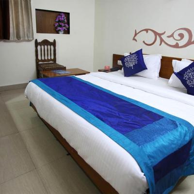 HOTEL CAMPUS (1st floor manas complex opp iscon emporio sattellite road ahmedabad 1 st floor manas 380015 Ahmedabad)