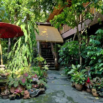 Oldy De Garden (242/28, Maneenopparat Rd., Sriphoom, Muang Chiang Mai 50200 Chiang Mai)
