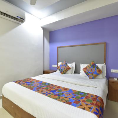 HOTEL GOLD LEAF (4TH FLOOR ,SHANTANU COMPLEX,HOTEL GOLD LEAF, OPP. APOLLO HOSPITAL,NR.GNFC TOWER,BODAKDEV 380054 Ahmedabad)