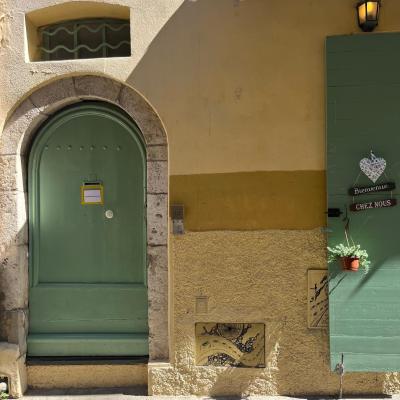 Backpackers (22 Rue des Casemates 06600 Antibes)