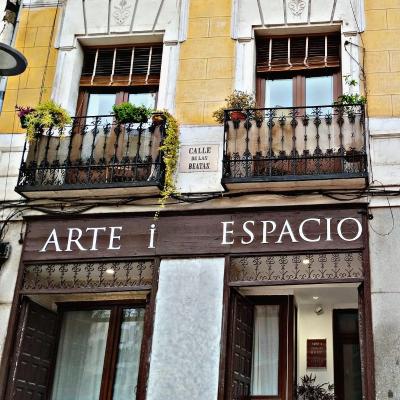 Arte i Espacio Home (Plaza de los Mostenses 2 28015 Madrid)