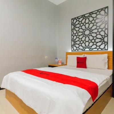 RedDoorz @ Manukan Surabaya (12, Manukan Dalam No.12, Manukan Kulon, Tandes, Surabaya 60185 Surabaya)