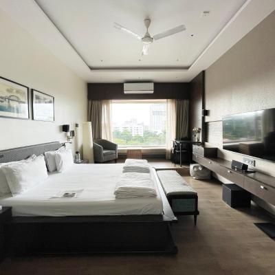 Central Bed & Breakfast (Flat 28, 7th Floor, Lansdowne Court, 5B, Sarat Bose Road 700020 Kolkata)