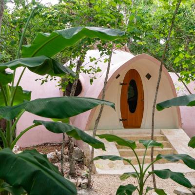 Room in Lodge - Eco-lush Double Mayan Dome Cenote And Bikes (km 240 Carretera Tulum - Cancún 77780 Tulum)