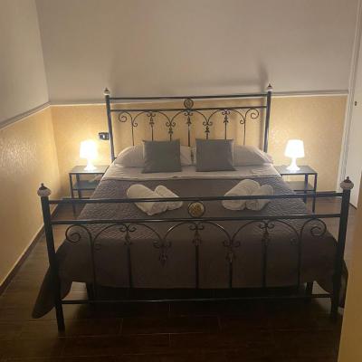 Reginella (29 Vico Salata All'Olivella 80135 Naples)