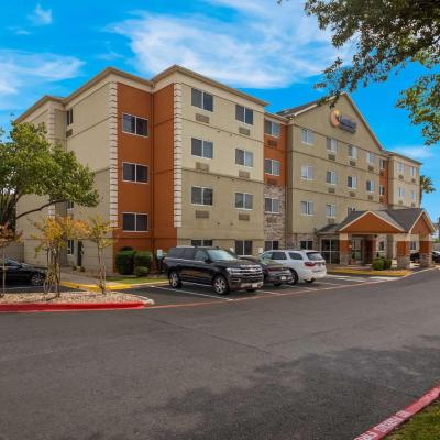 Comfort Inn & Suites ATX North (700 Delmar Avenue TX 78752 Austin)