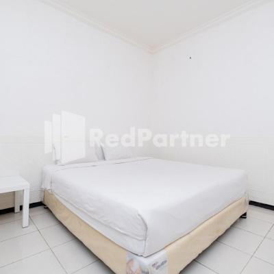 Dukuh Kupang Residence Mitra RedDoorz (Jalan Raya Dukuh Kupang Barat Gang 8 No.27, Putat Jaya, Dukuh Pakis, Dukuh Kupang 60225 Surabaya)