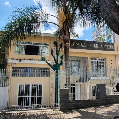 Joshua Tree Hostel - Curitiba (262 Rua Desembargador Isaías Bevilaqua casa 80430-040 Curitiba)